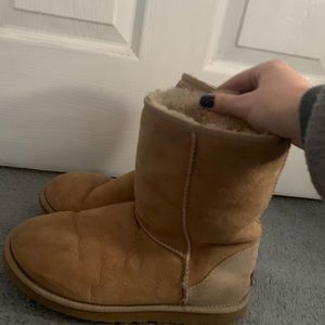 Women’s 9 UGG boots